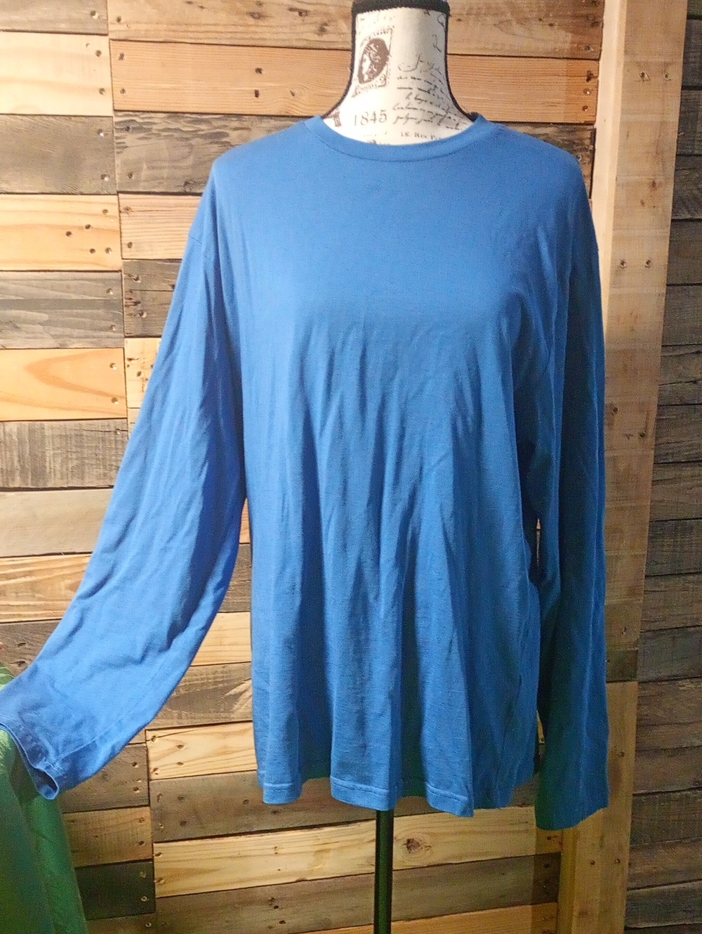 Men's Lot Classic Long-Sleeve Crewneck Shirts (4) in Blue, Peach , Cream, Gray